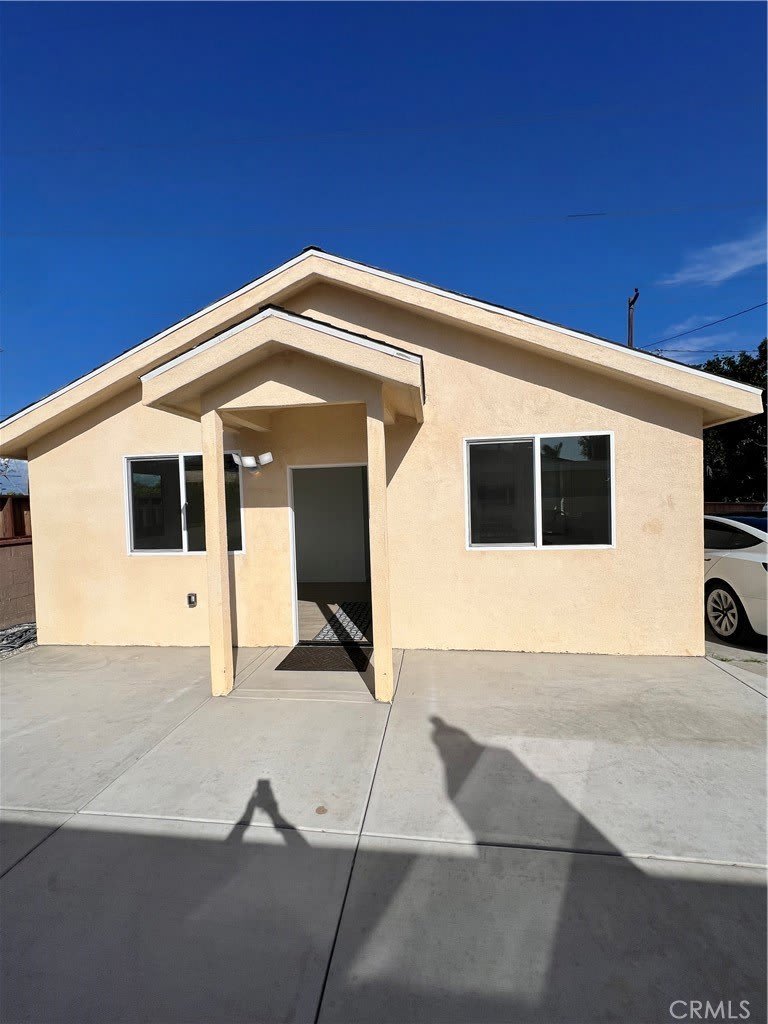 4748 Garrick Avenue 1/2