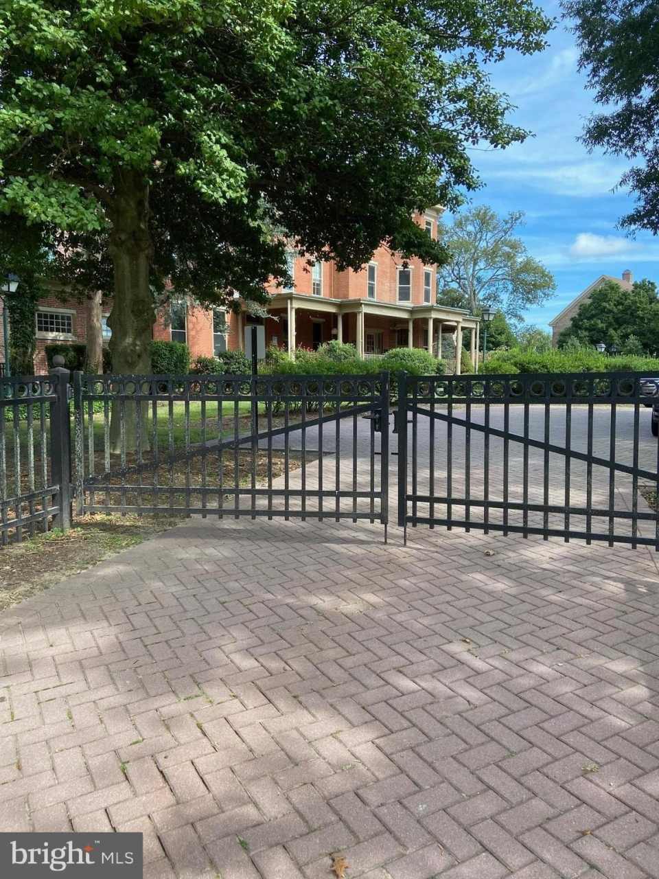 144 KINGS HWY. unit: First Floor