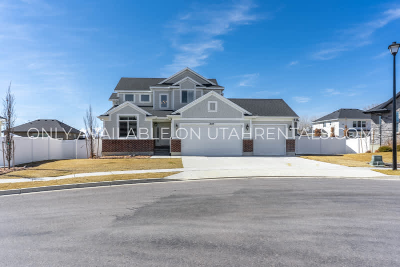 3153 N Park Ridge Dr