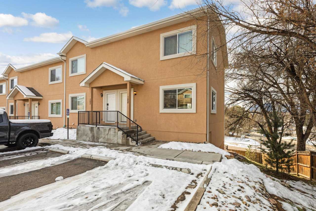 2220 East La Salle St #108 - 1