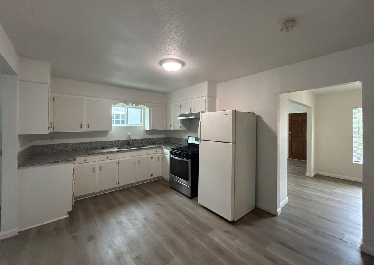 Charming 4 Bed, 3 Bath Home + Bonus 1 Bed/1 Bath Casita!