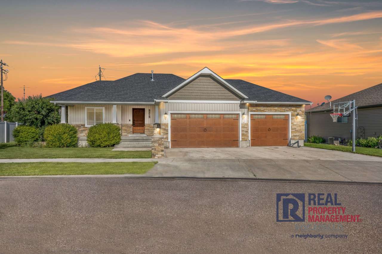 Beautiful - Elegant - 5 Bedrooms - 3 Car - 3,700 sq ft - Home for rent