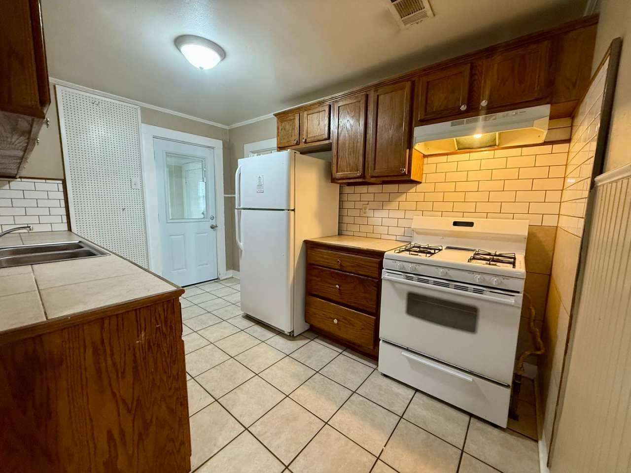 Charming 2 Bedroom 1 Bathroom Home for Rent!