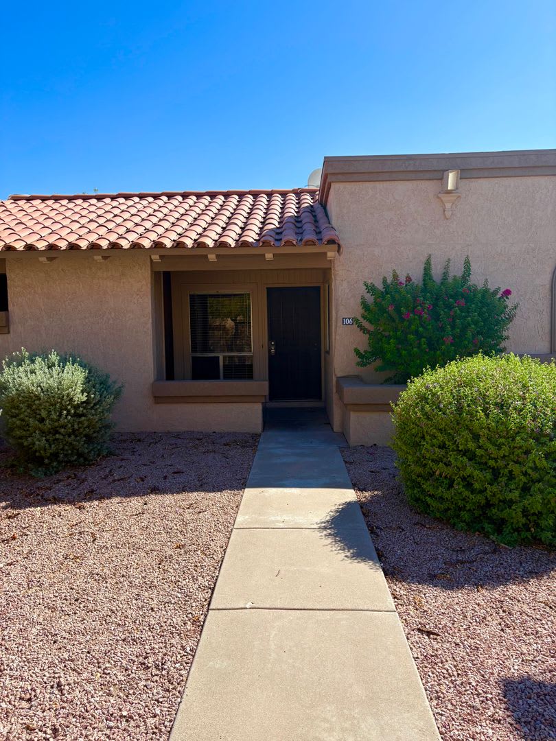 **CHARMING 2 BEDROOM/2 BATHROOM PATIO HOME IN CHANDLER (CHANDLER BLVD  COOPER)**