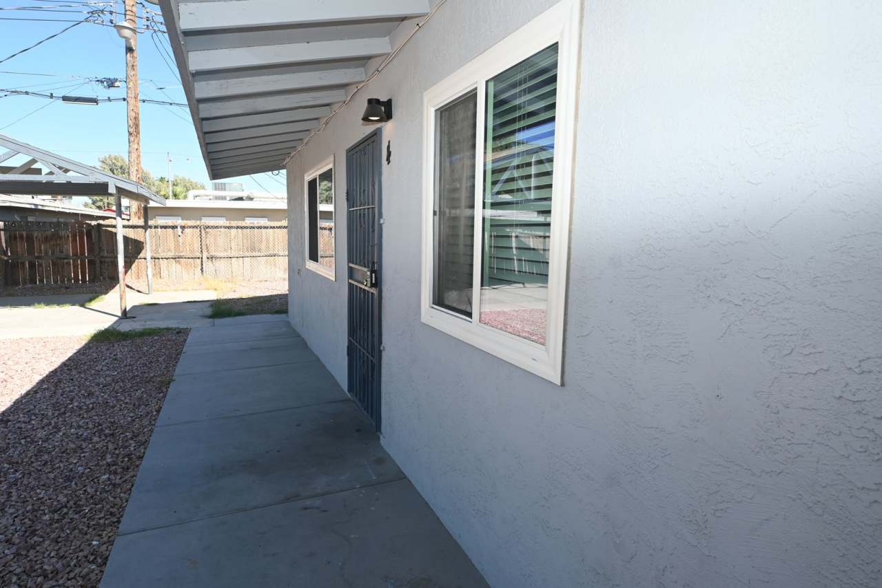 Recently remodeled North Las Vegas apartment- 1st floor-2 bedroom -NO PETS- 2508 McCarran