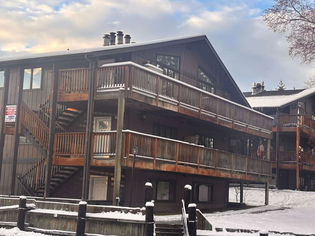 Two Bedroom East Anchorage Condo with Washer/Dryer Unit!