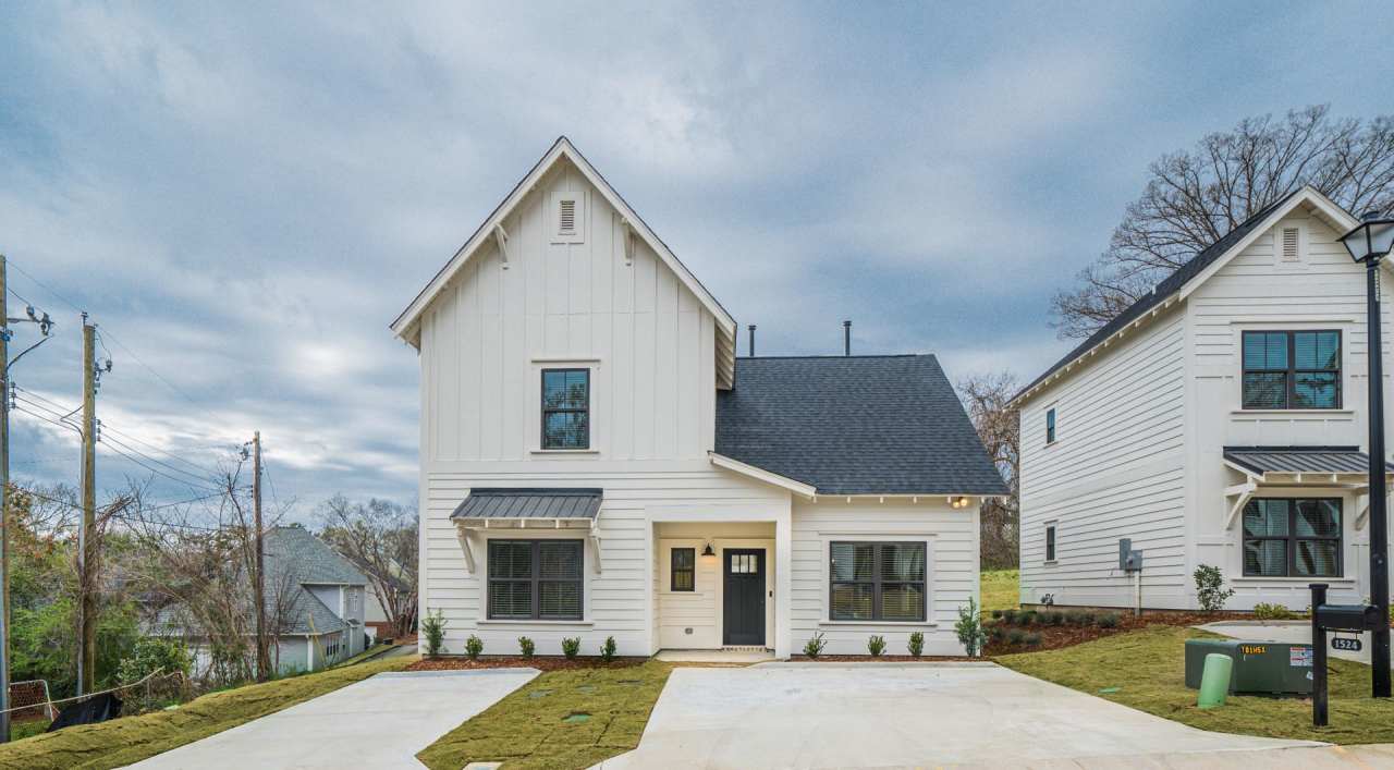 Beautiful home in prime Vestavia Hills location!