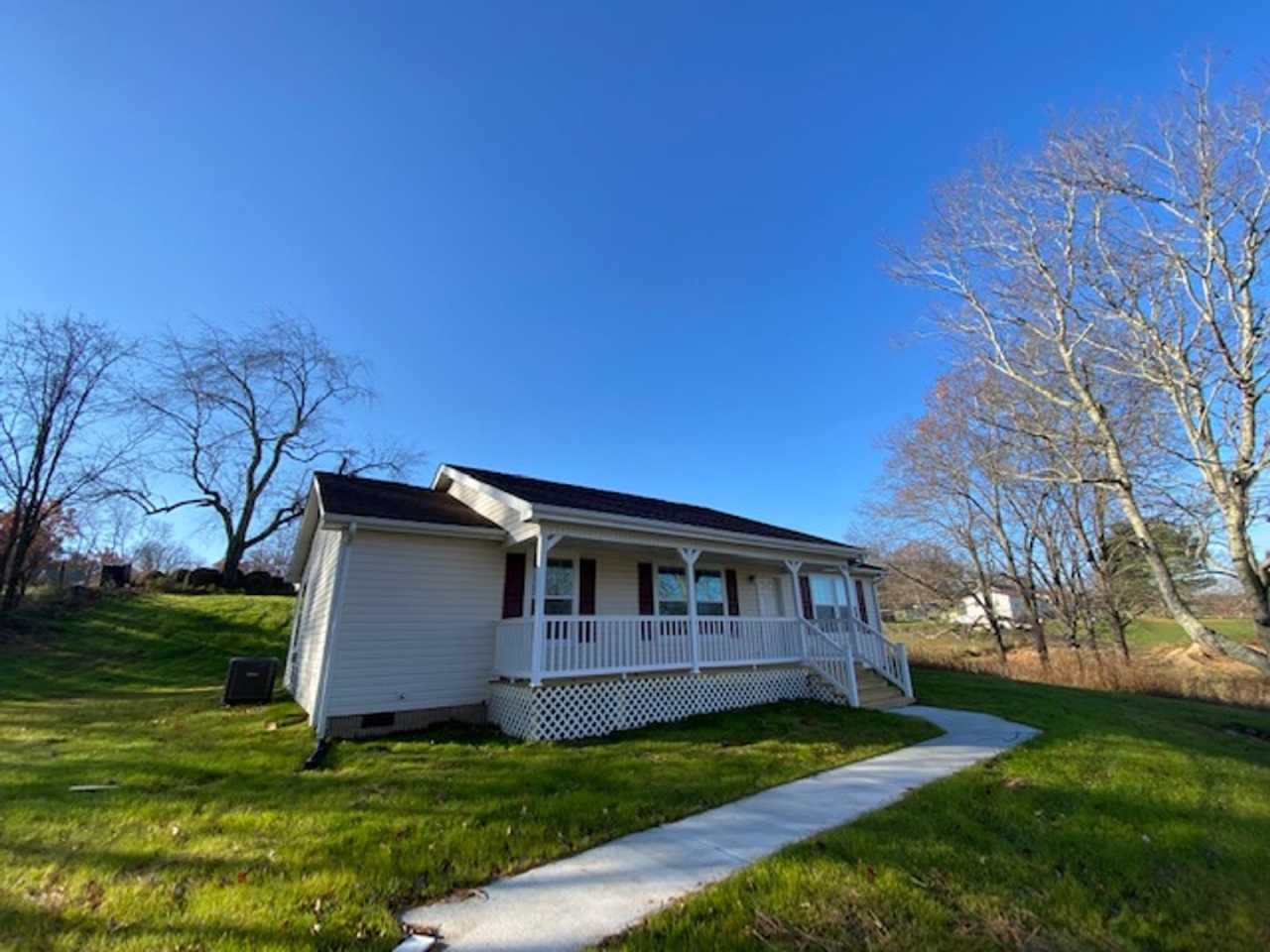 SUBLEASE through May 2026 3 Bedroom 2 Bath-Beautiful Views