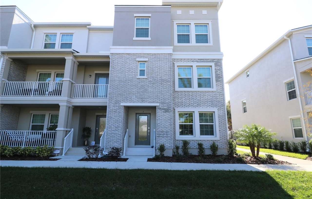 4510 S MANHATTAN AVENUE