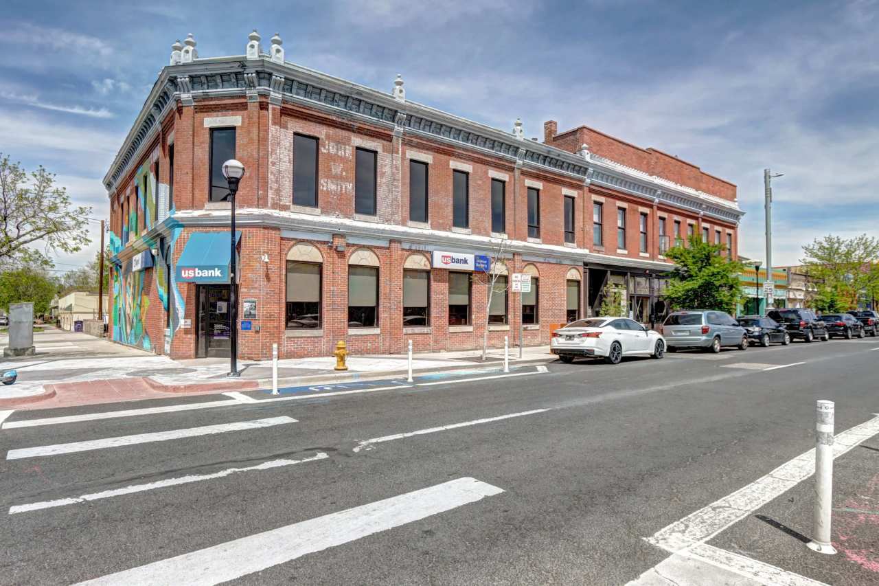 2711 Welton Street - 202