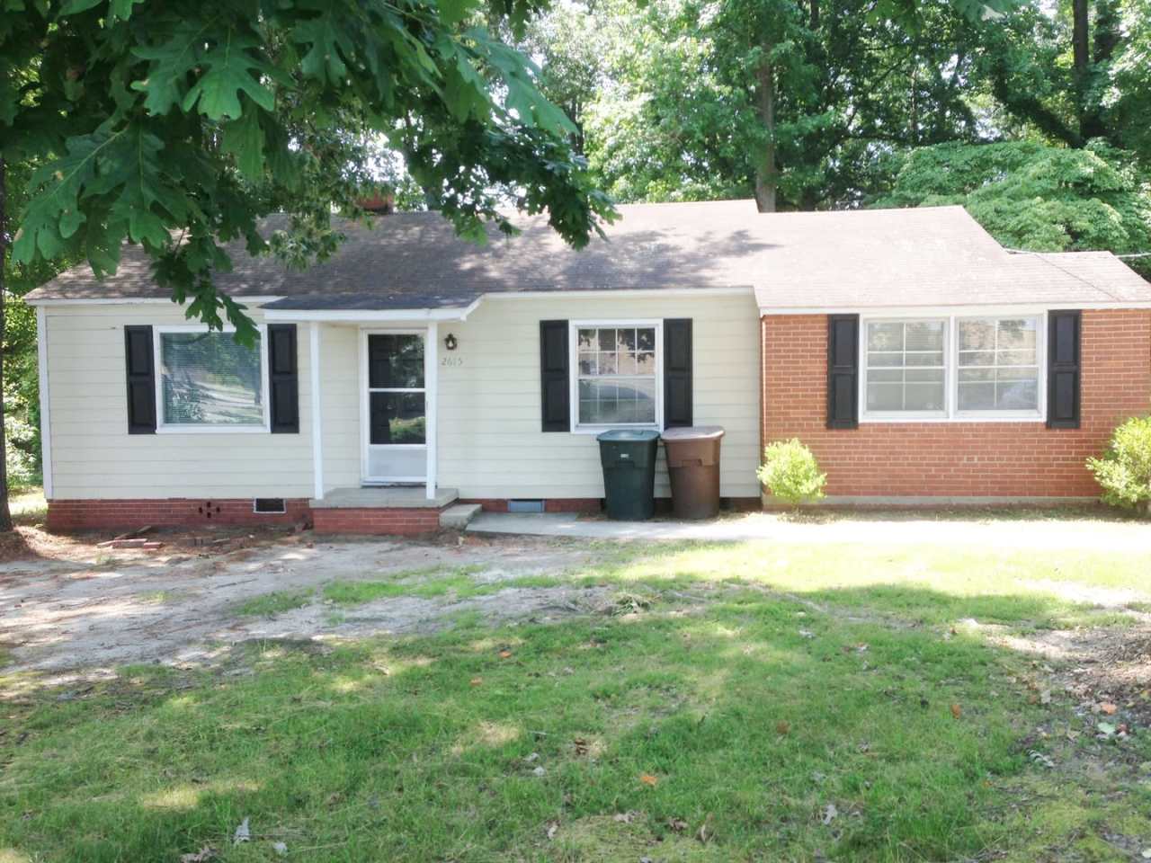 Four Seasons Area, 3 Bedrooms Plus Office, Fire Place, Convenient to Mall  Interstates.