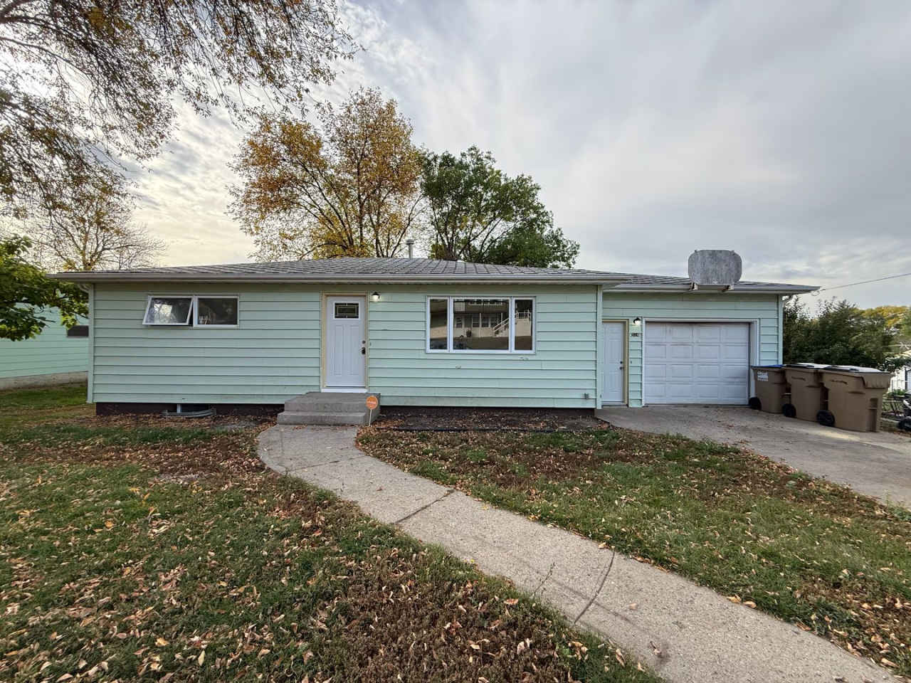3 Bedroom Home - 3 Car Garage