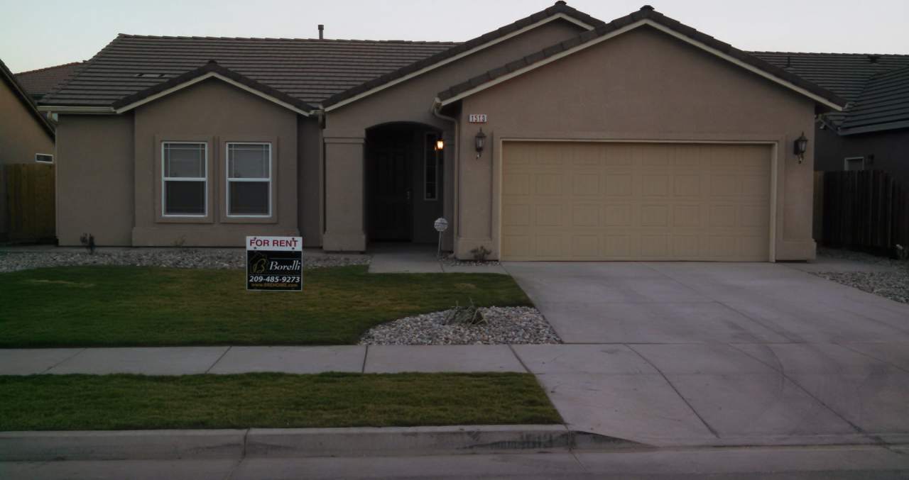 Beautiful Newer 4 Bedroom Home in Los Banos FOR RENT!