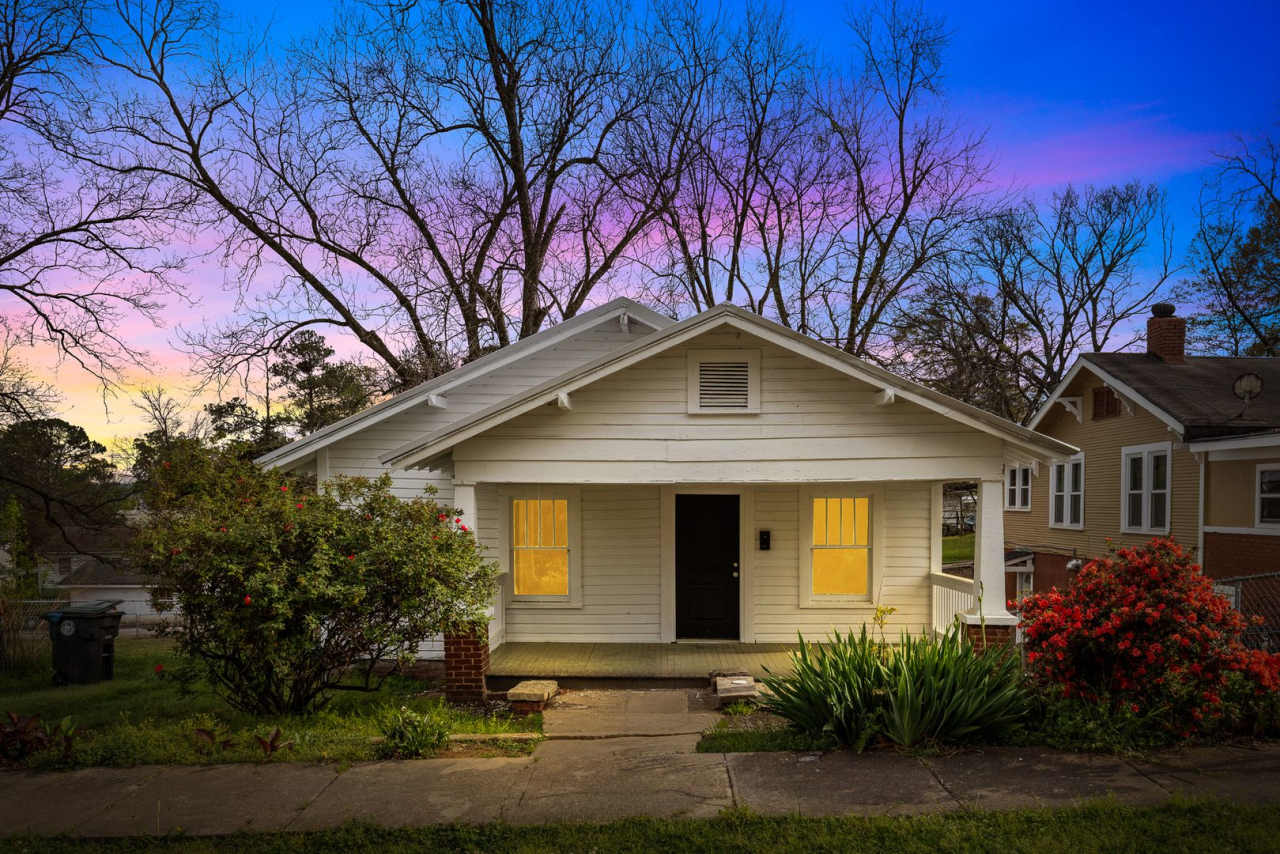 Cozy and Newly Renovated 3 Bedroom 2 Bath Home Available Now!