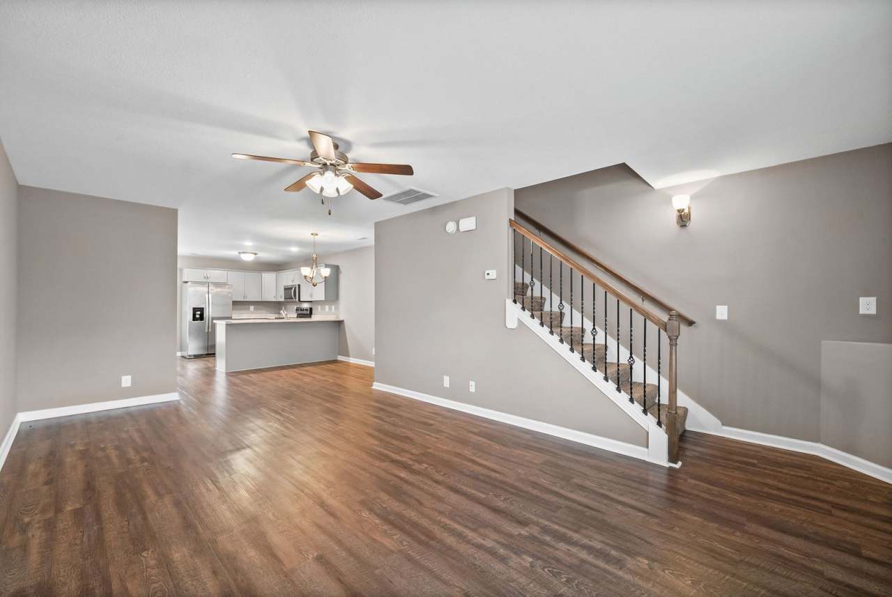 2 Bedroom Condo For Rent With Community Swimming Pool!