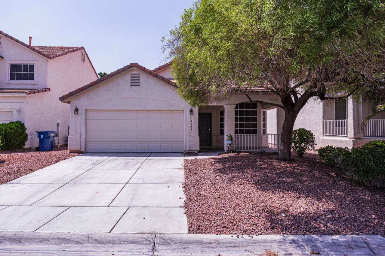 1 Story home located in Silverado Ranch