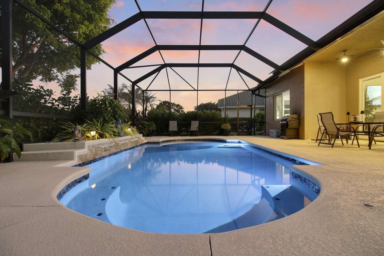 421 SW Crabapple Cove