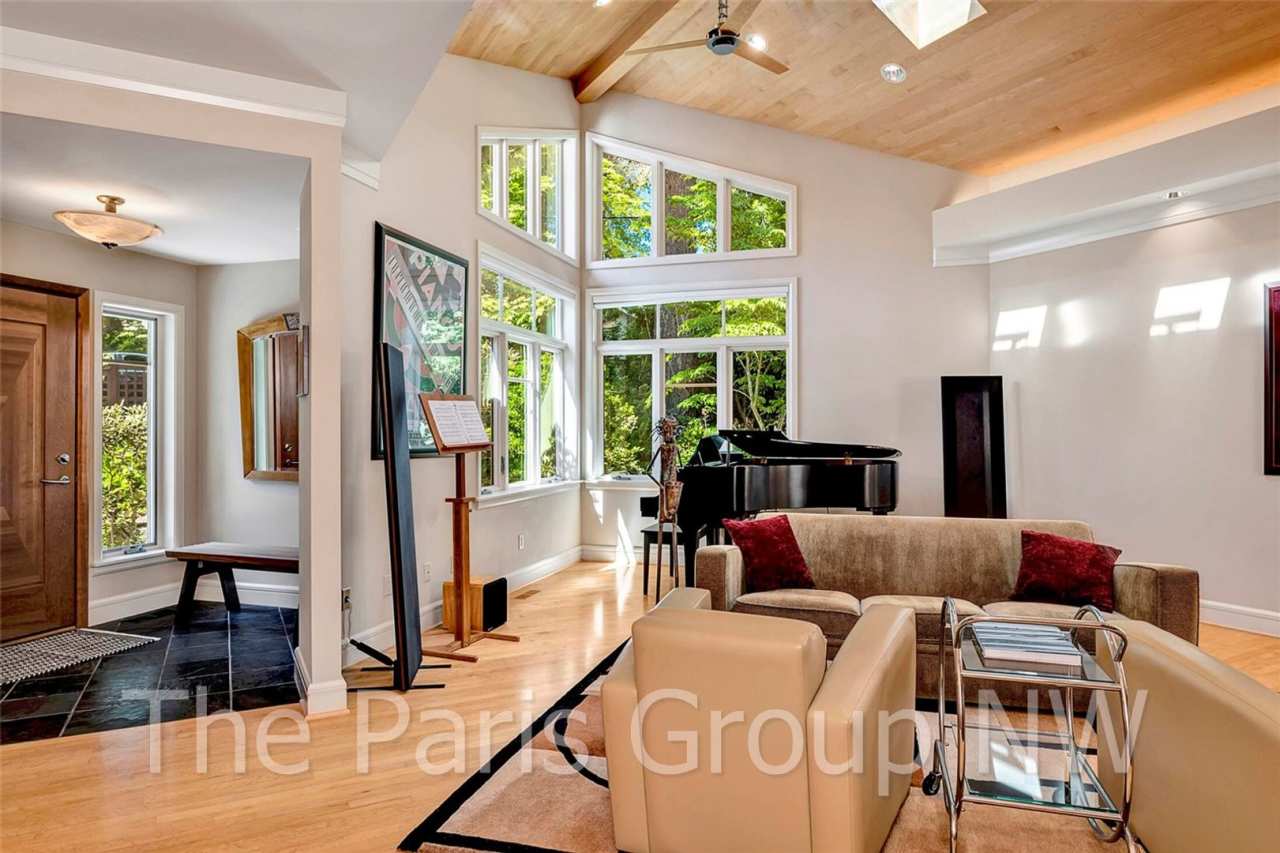 Extraordinary Custom Enatai Home *4min to DT Bellevue *High End Finishes * Central AC *EV Charger