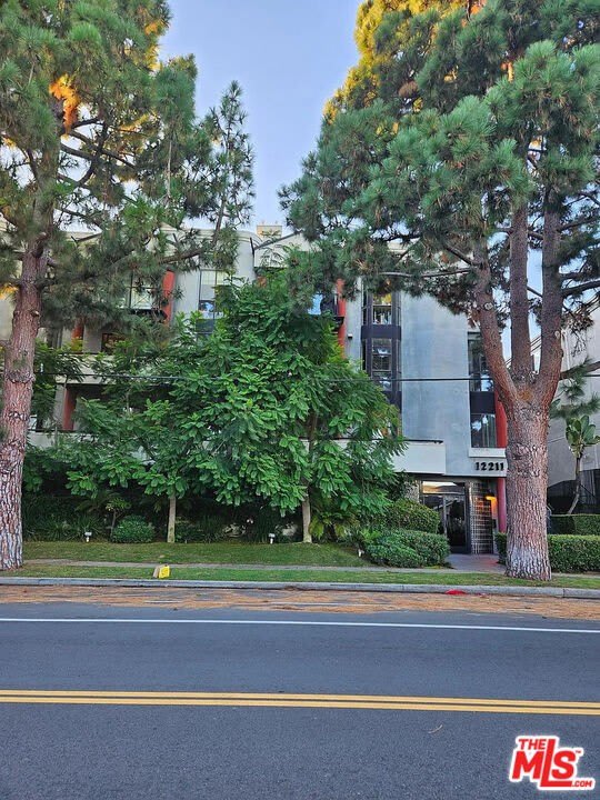 12211 Idaho Ave unit: 103