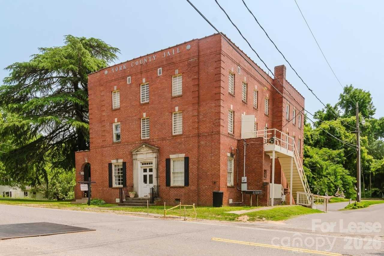 203 W Liberty Street unit: 2W