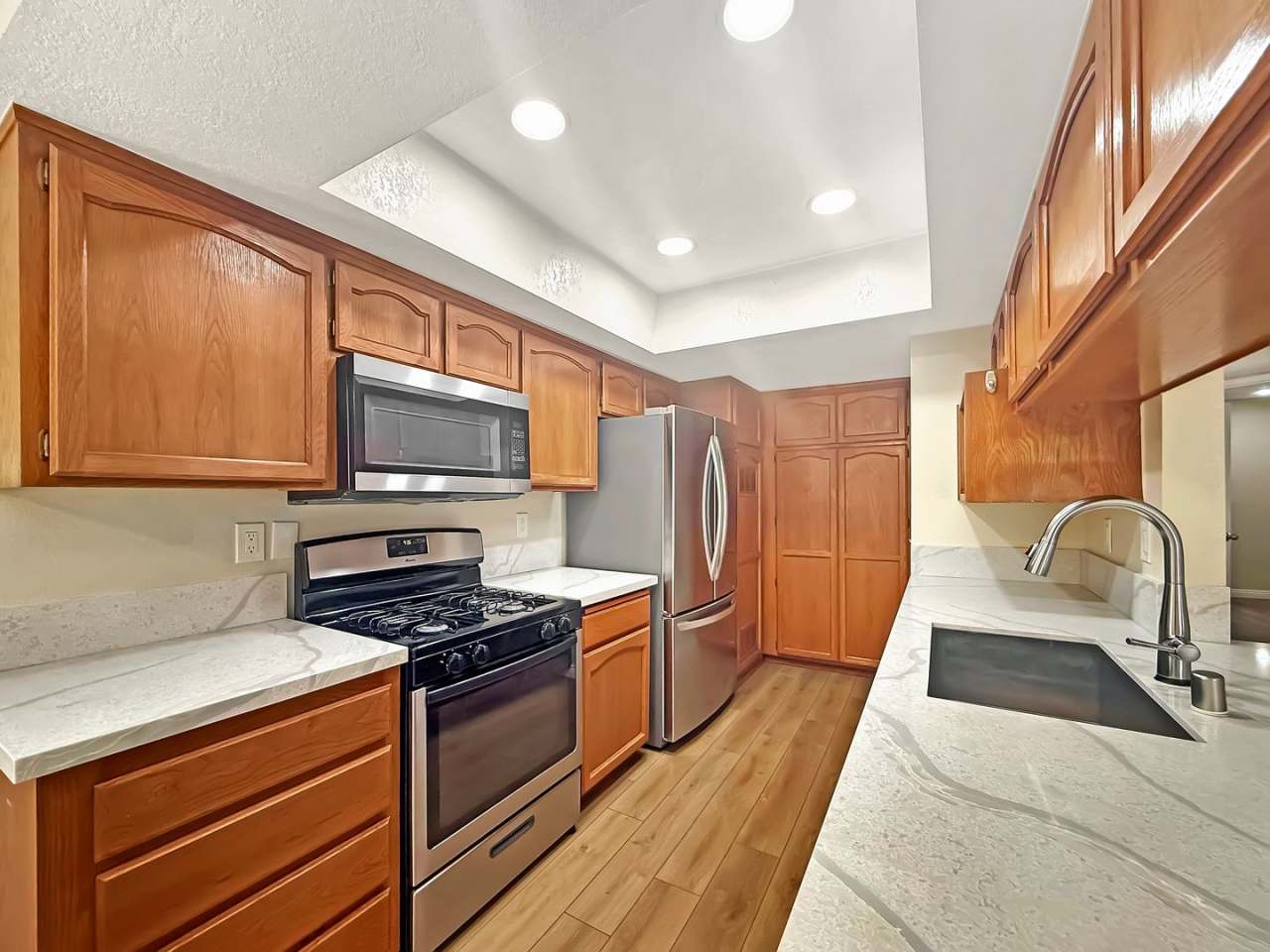 Great 2 bed/2bath condo w/AC, detached garage, and solar!