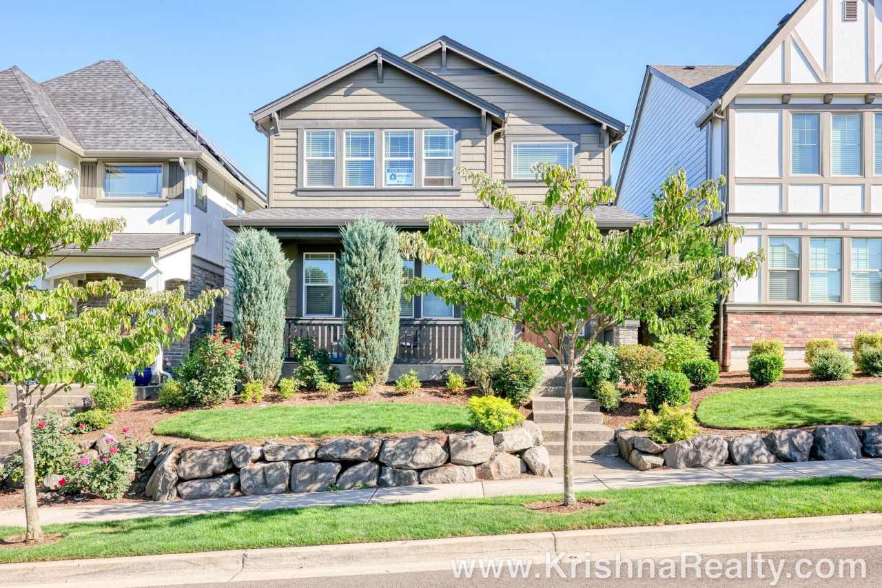 Gorgeous 4 BD* 2.5 BA* Single Family Home In Sherwood Features Spectacular layout*