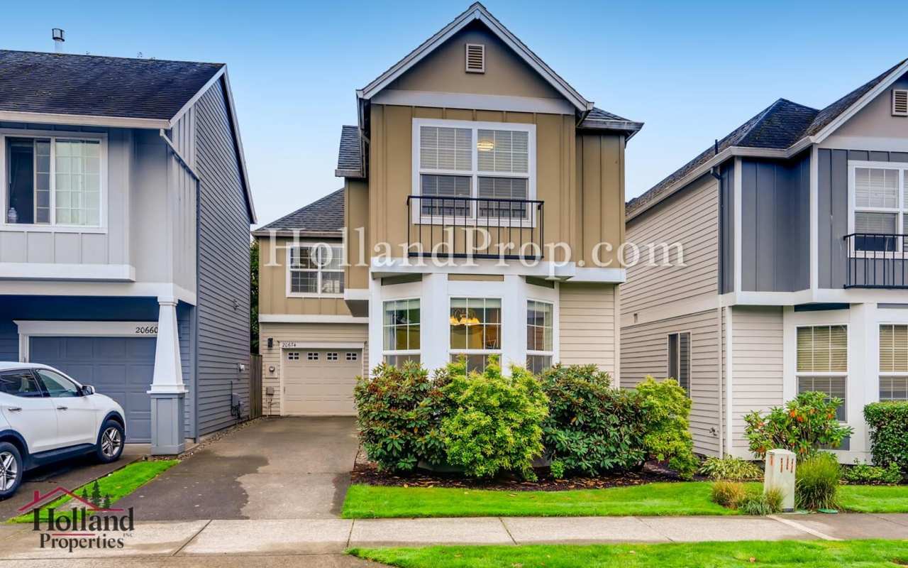 Great New Price!! Lovely 3 Bedroom 2.5 Bathroom home in Beaverton!!