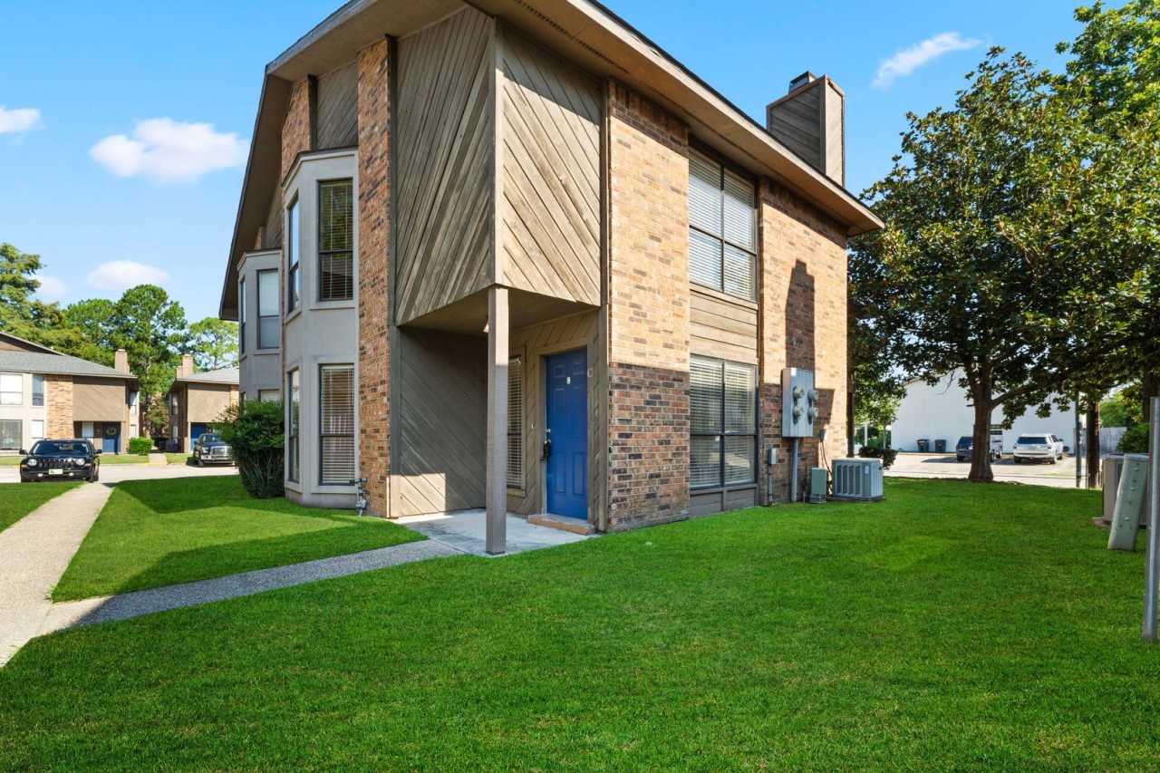 Lovely 2 Bedroom 2.5 Bath Condo