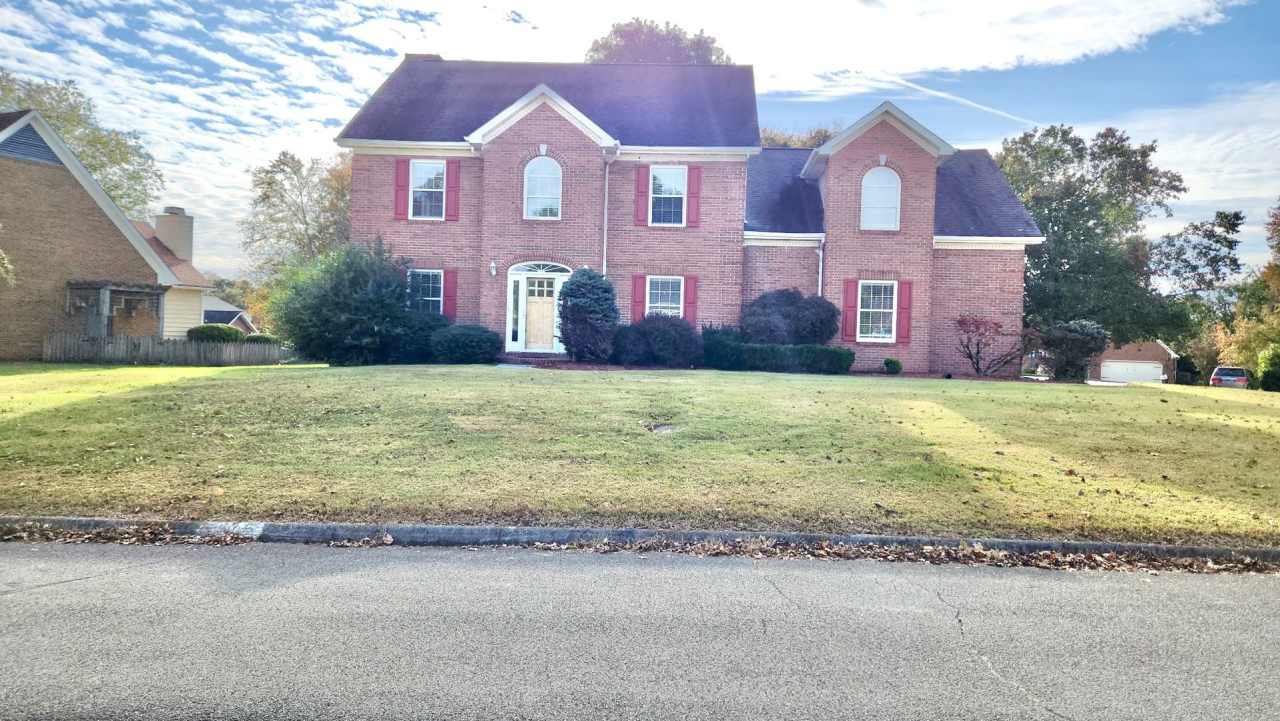 Knoxville 37920 - Completely Renovated 4 Bedroom, 4 Bath home - Contact Tanner Fee (865) 850-5103