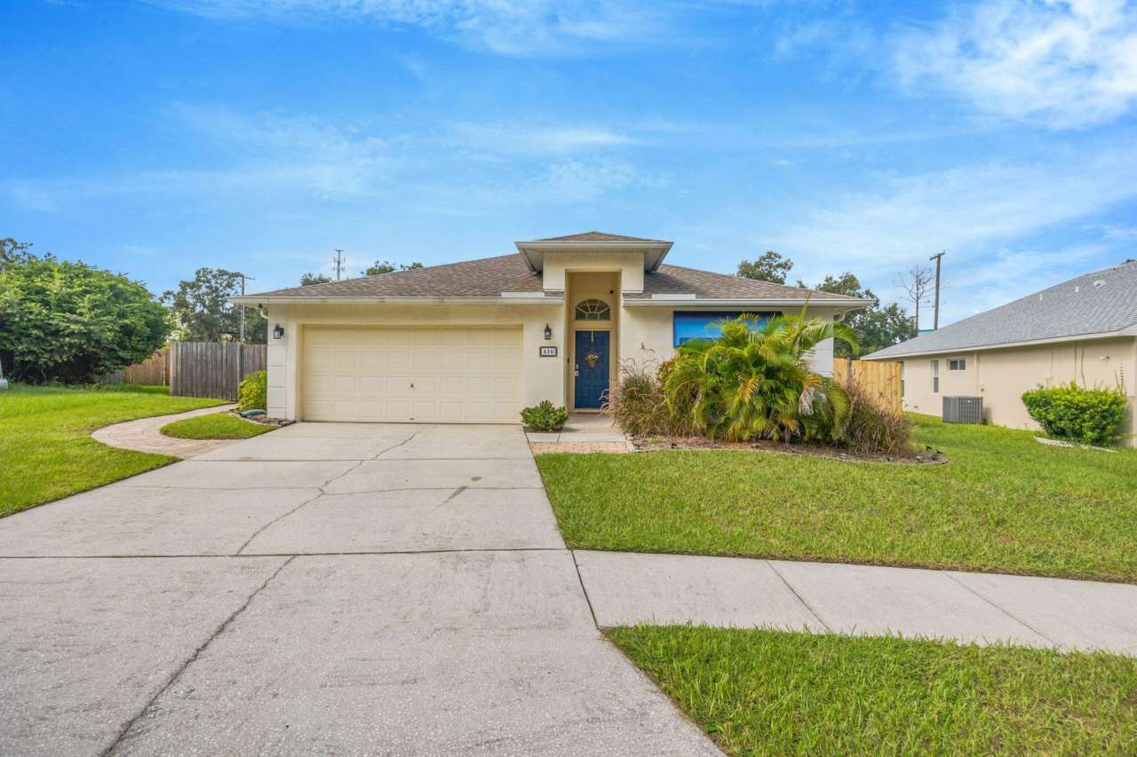 Spacious 3BR Home on Oversized Lot - Oak Glen Community