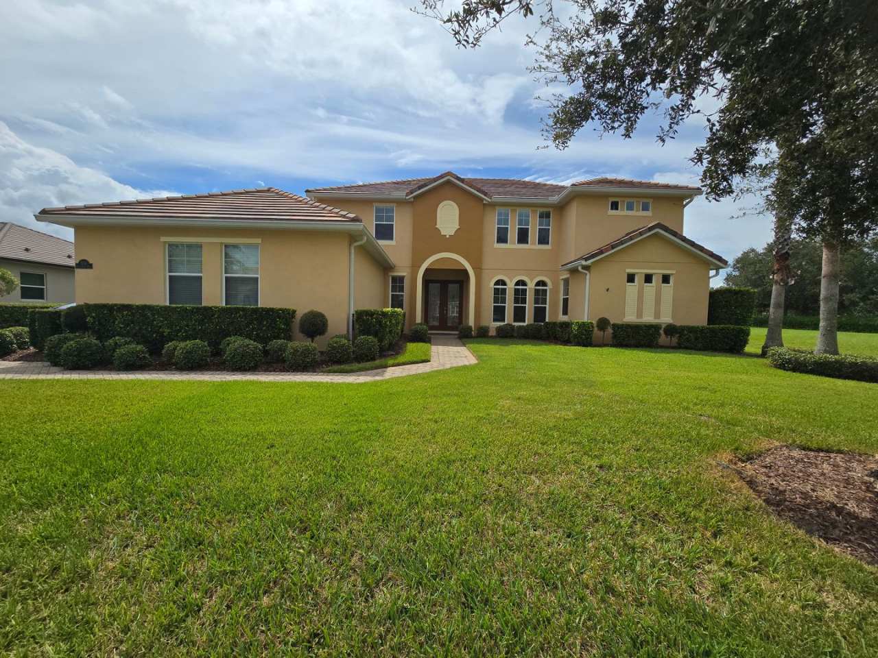 Luxurious Single-Family Home in Secluded Mount Dora Community