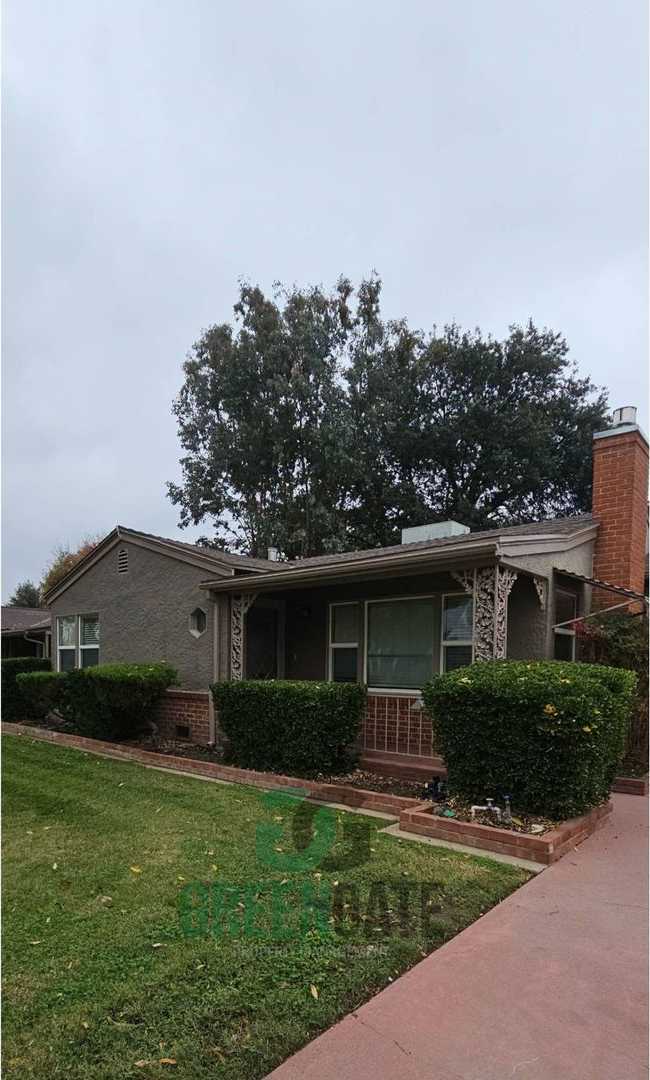 Lovely 2 Bedroom Home in Modesto AVAILABLE NOW!!