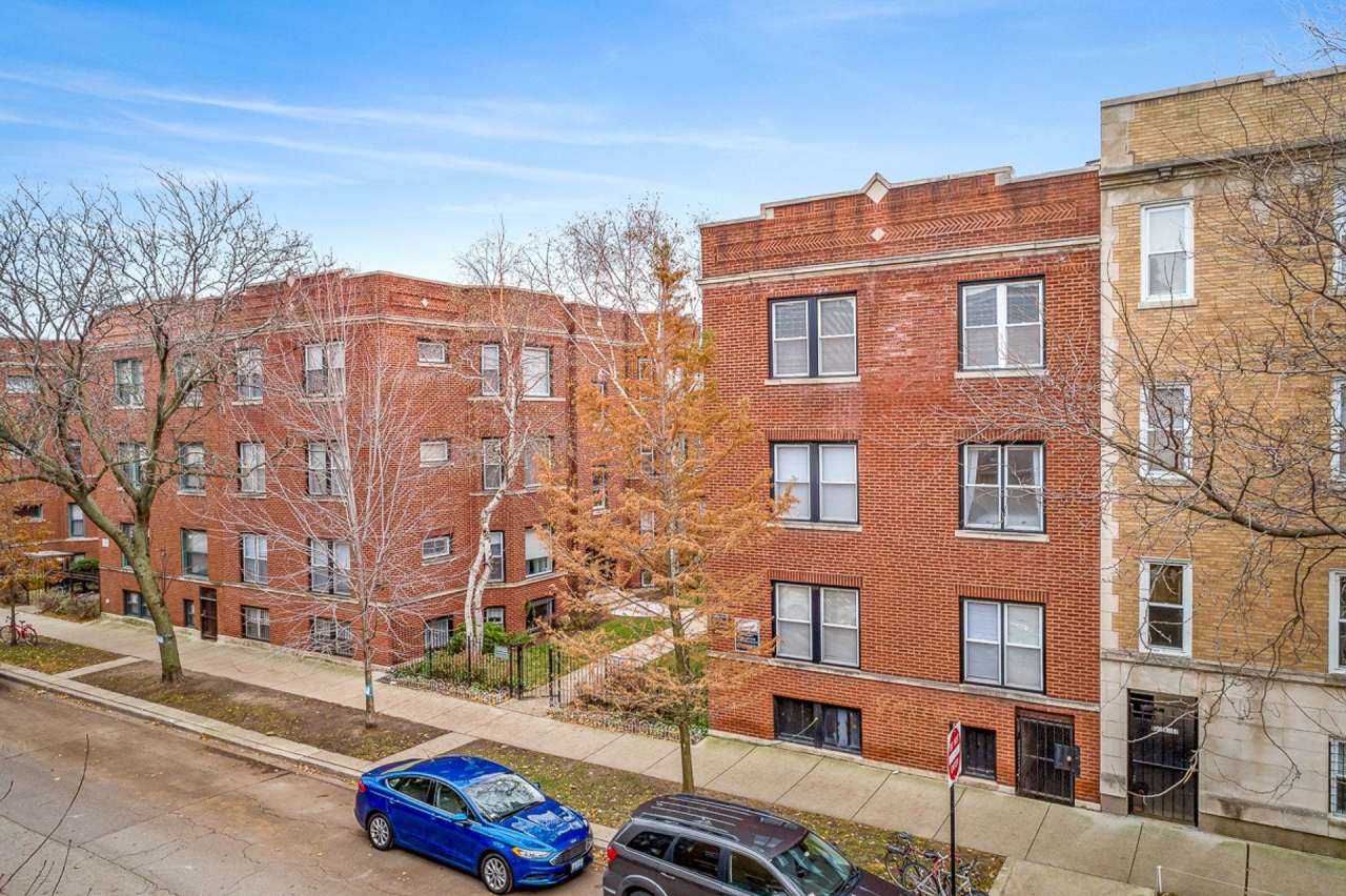851 West Cornelia Ave. Apt.