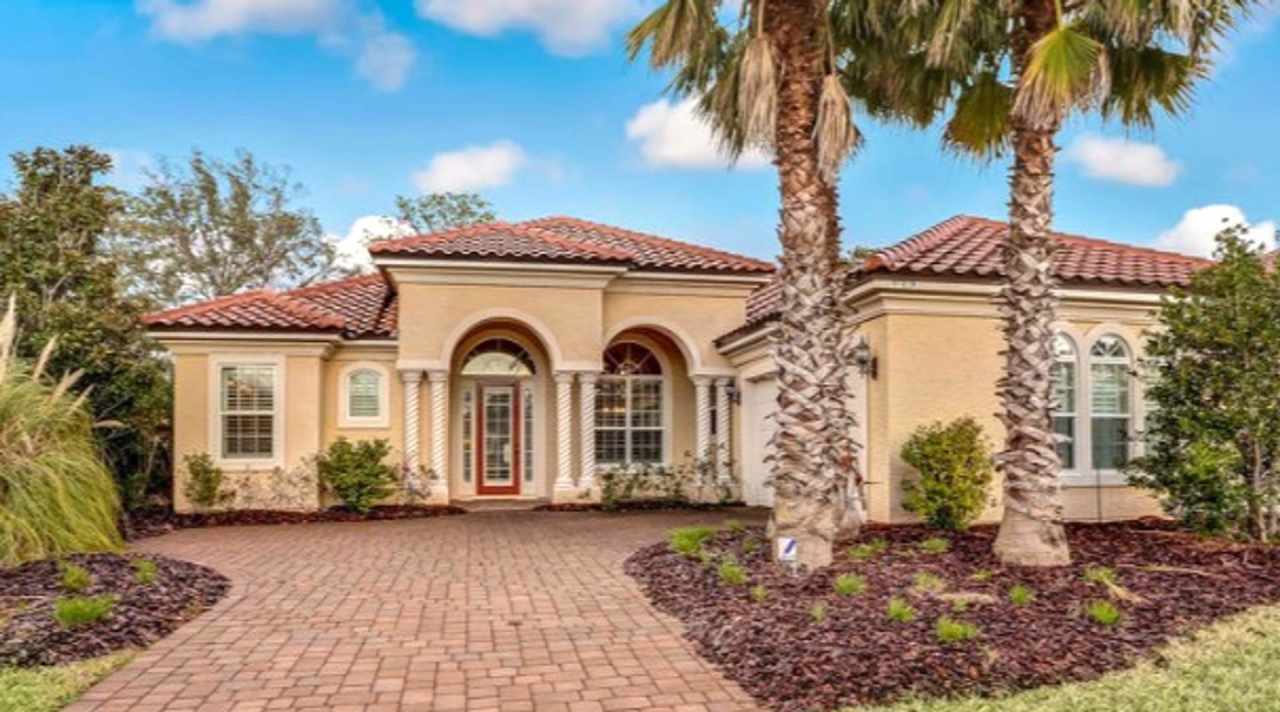 Must See, 4/3, Walking Distance to the Beach!