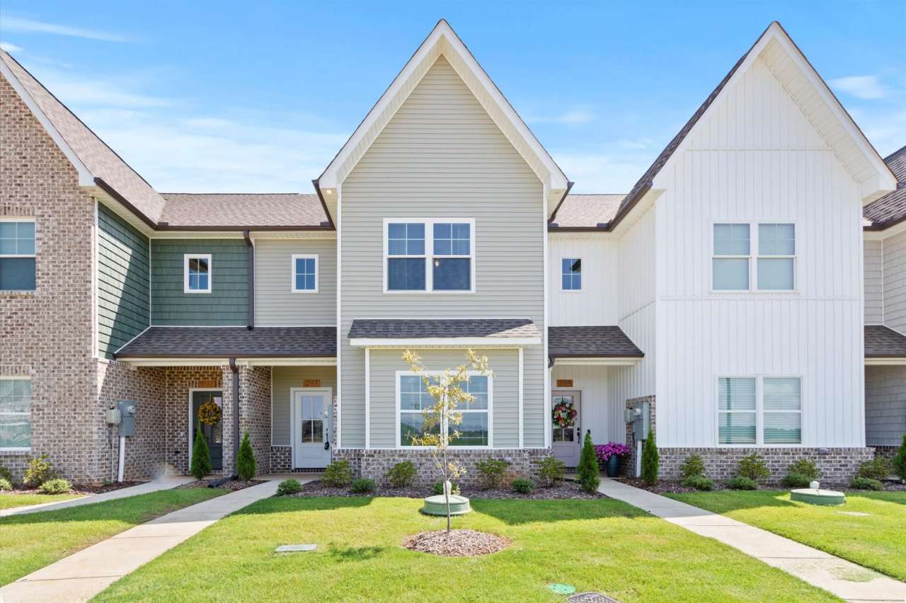 Thanksgiving Special! $300 Rent Credit for 12 Months on this Furnished Townhome!