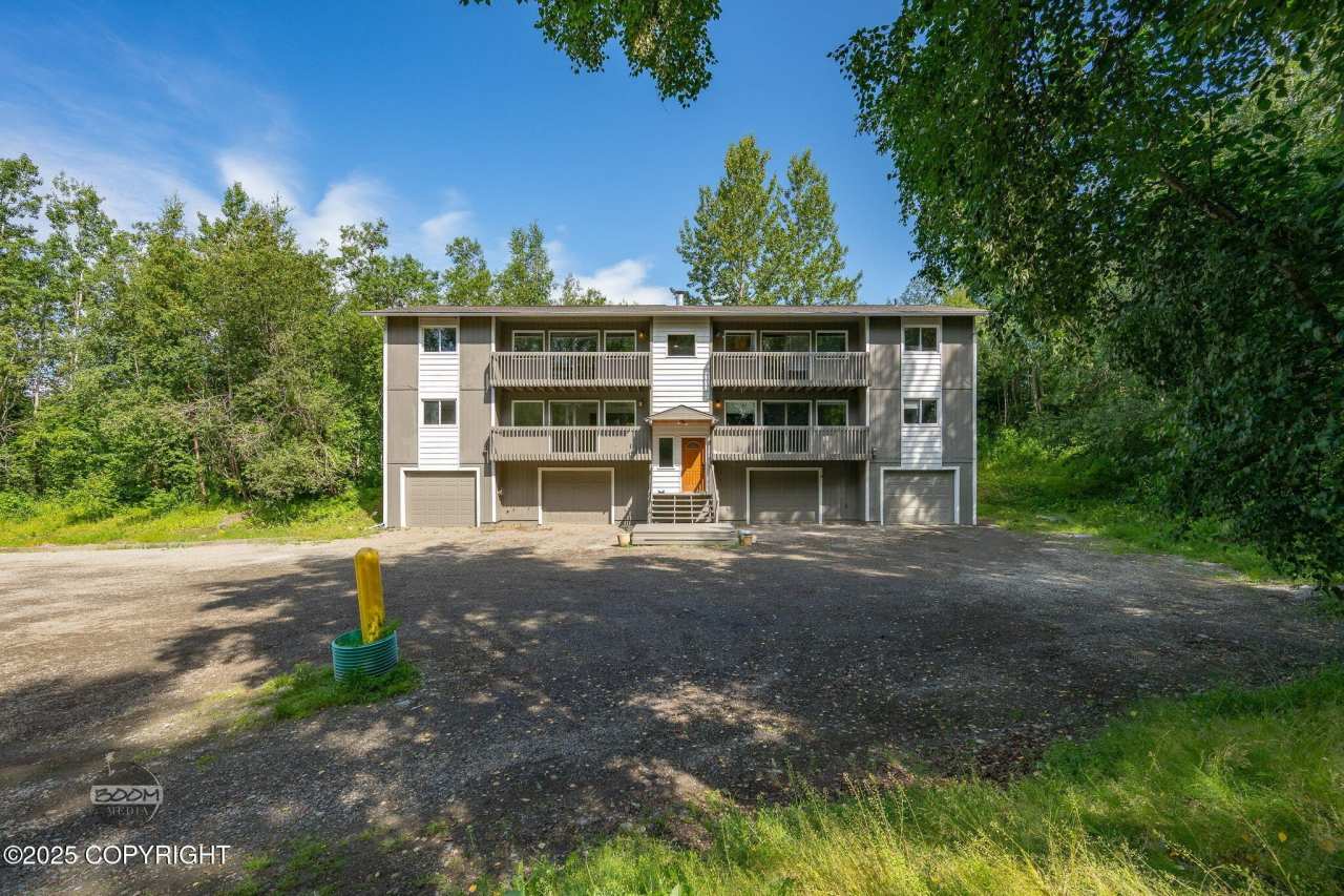 1775 N Fanciful Place