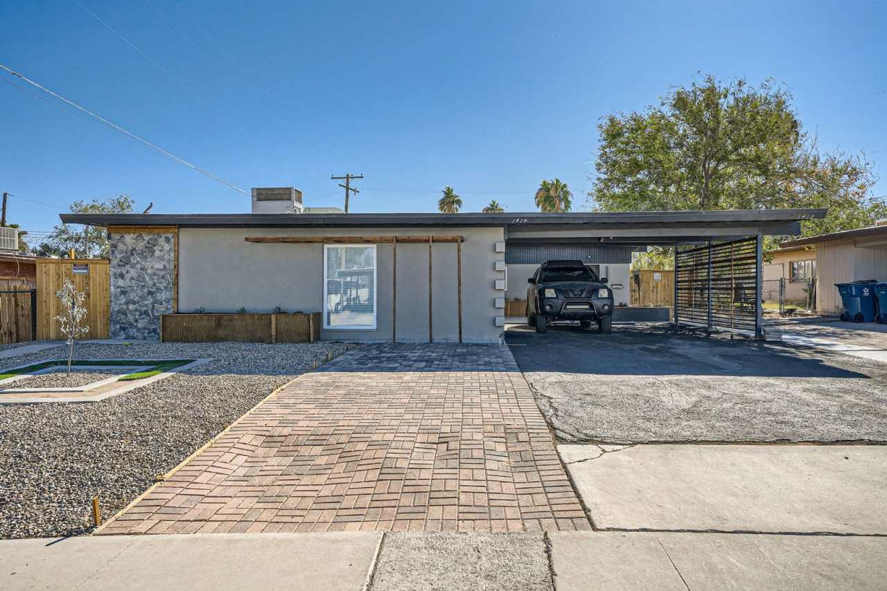 Stunning 2 Bedroom Newly Remodeled Modern Unit in Downtown Las Vegas