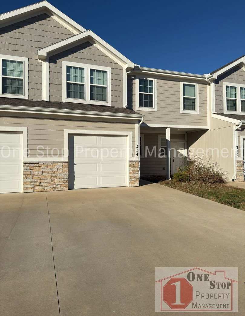 3 Bedroom / 2.5 Bathroom Townhome in Louisburg, KS!