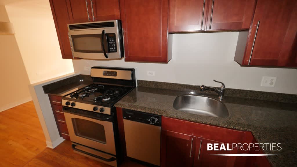 623 W Wrightwood Ave