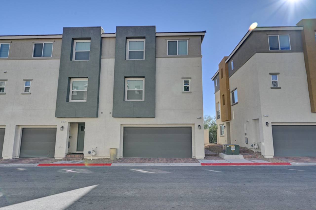 MUST SEE 3 Bedroom Townhome! Cable and Internet Included