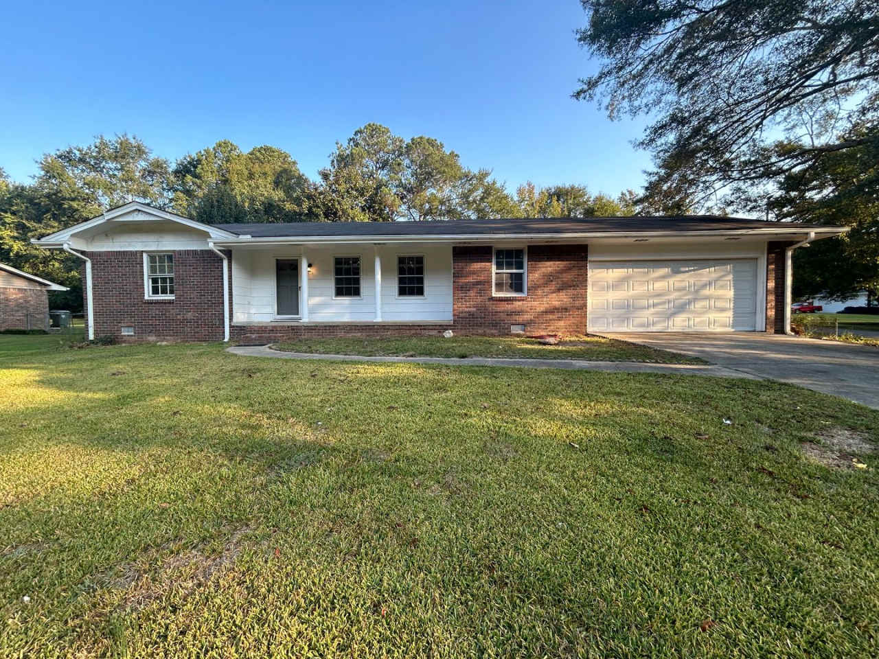 **MOVE IN WITH NO SECURITY DEPOSIT**2000 Forest Dr: 3BD, 2BA Ranch with 2-Car Garage  Sunroom for Rent in Fayetteville! AVAILABLE DEC. 2025!