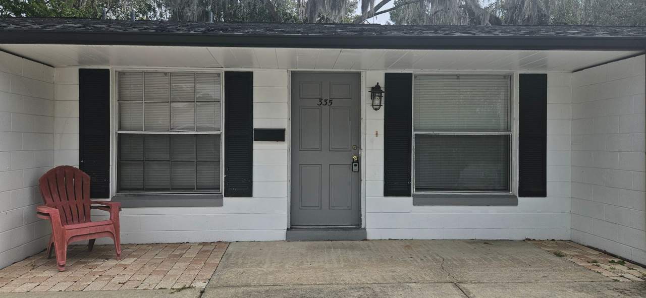 Charming 2/1 in the heart of Downtown Deland!