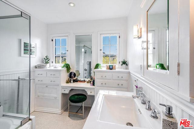 828 North Stanley Avenue