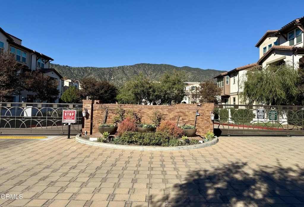 629 W Foothill Boulevard