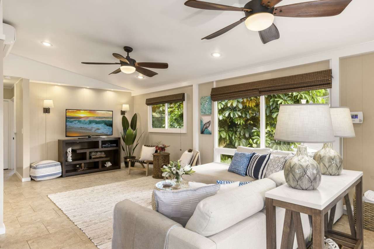 Ocean-View Home With A/C, : Ehukai Beach Hale
