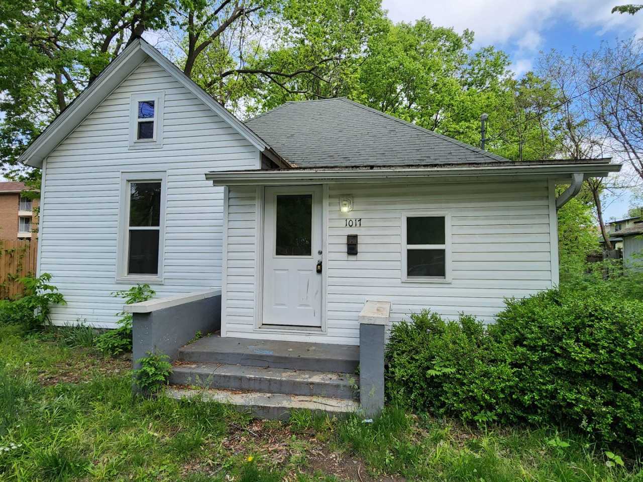 Spacious 3-Bedroom, 1-Bathroom Home AVAILABLE NOW!!