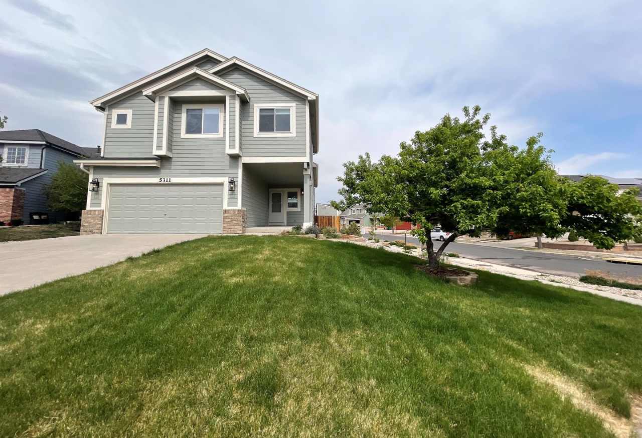 Stetson Hills Spacious Stunner! 4 bed, 3 bath, loft, and 3,100+sqft