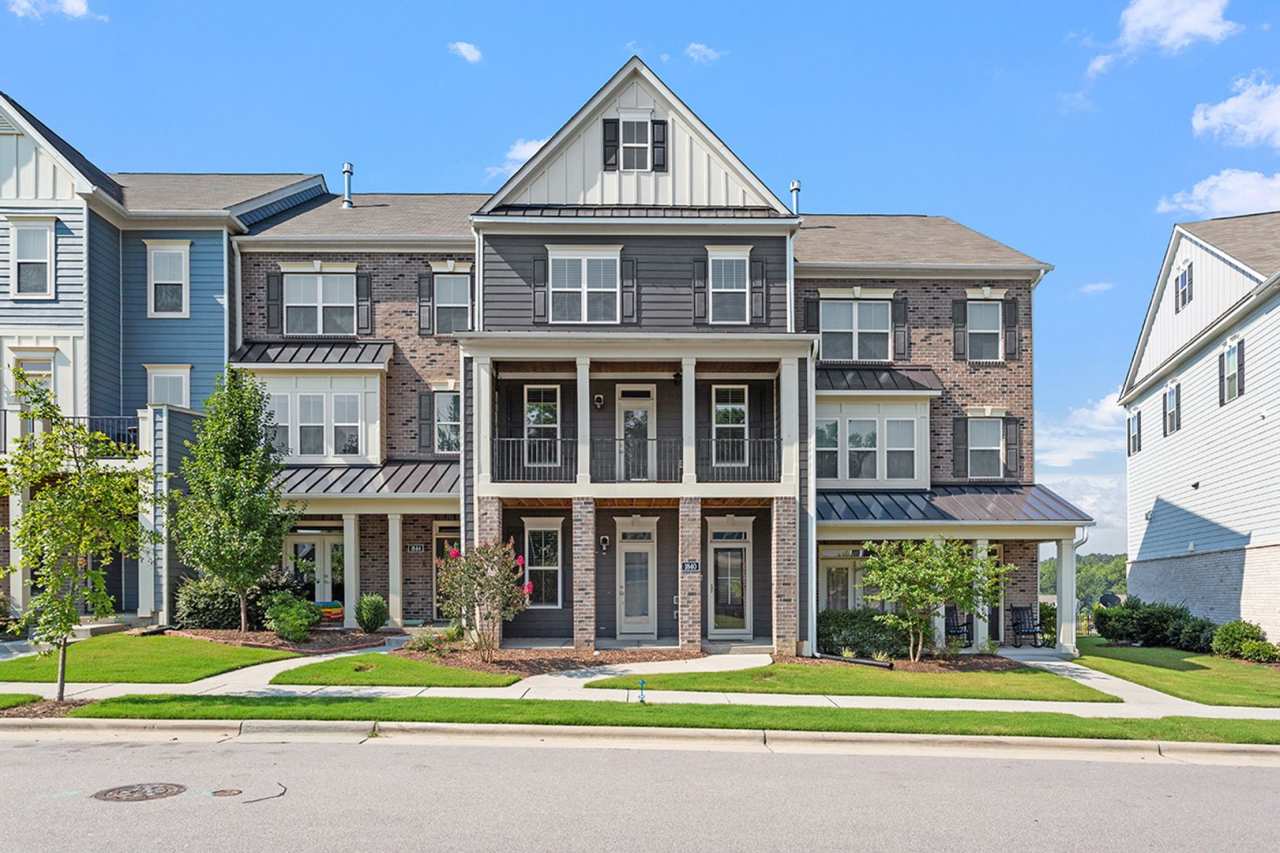 Modern 4BR Townhome in Austin Creek | Wake Forest