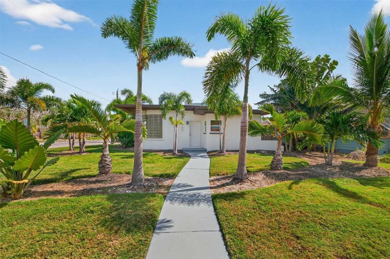 3102 DUPONT STREET S