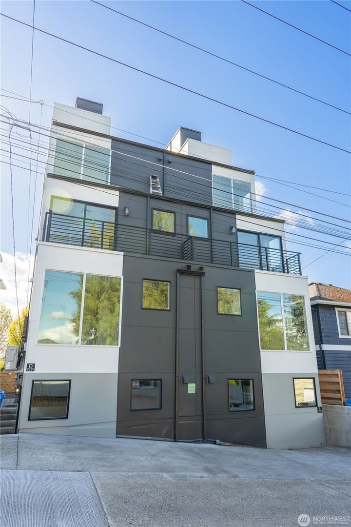 2Bd/1.75Ba Seattle Townhome